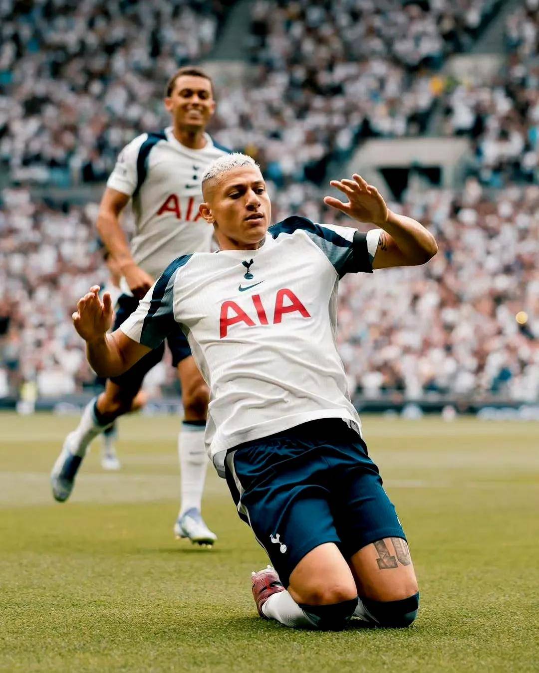 热刺主场大胜，英超积分榜上登顶，穆里尼奥重振球队雄心的简单介绍