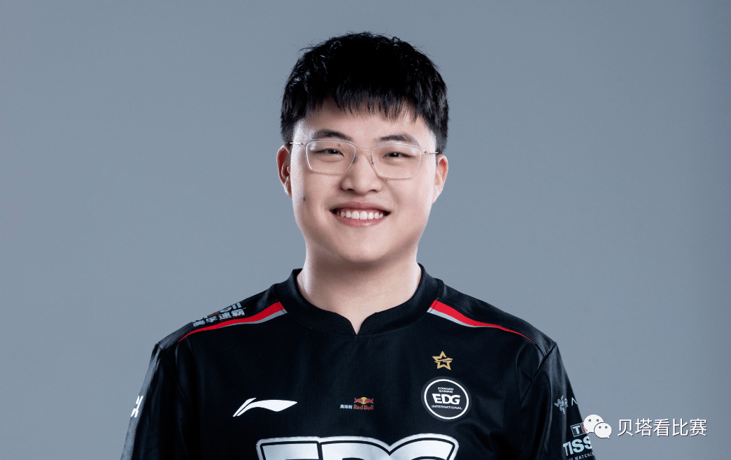 关于IG横扫TSM，Uzi完成帽子戏法的信息