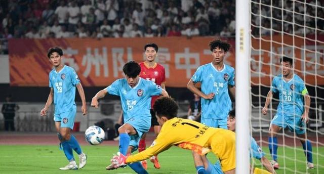 参赛球队在比赛中展现出实力 参赛球队在比赛中展现出实力