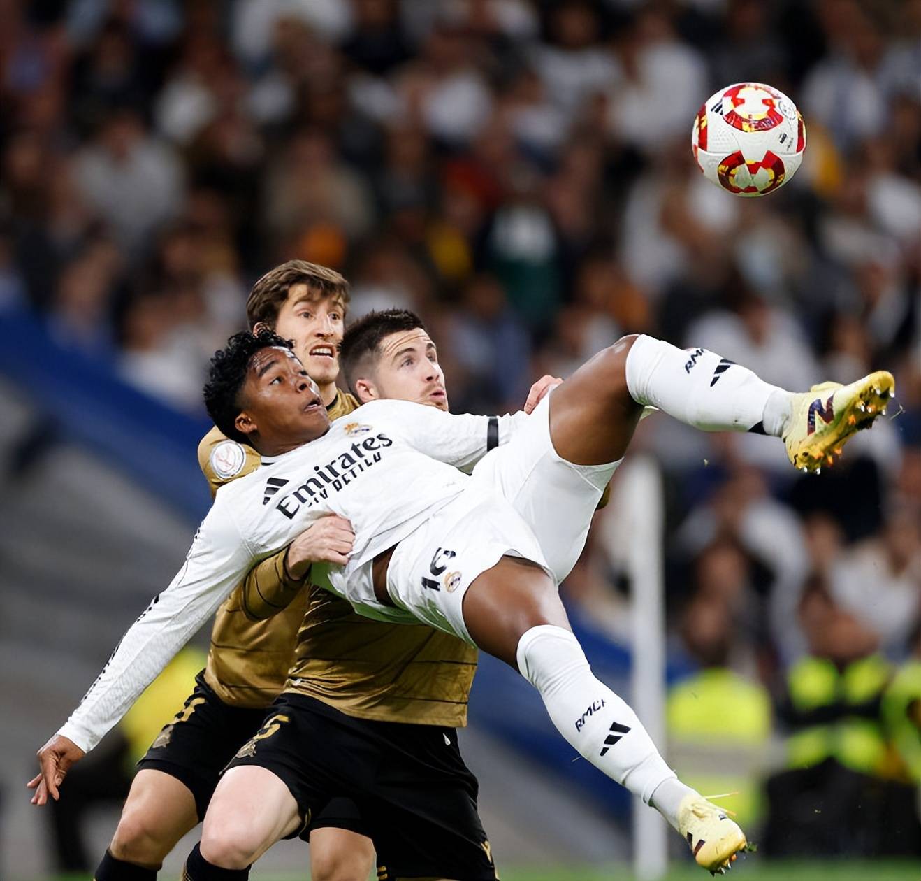 皇马进攻犀利，轻取对手豪取三分