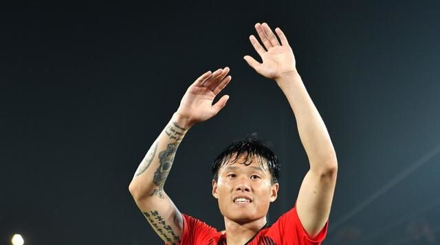 包含无可挑剔战胜表现，晋级坐稳胜利座椅的词条