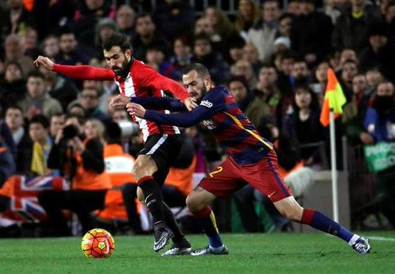 比达尔再发神勇，助巴萨轻松击败对手