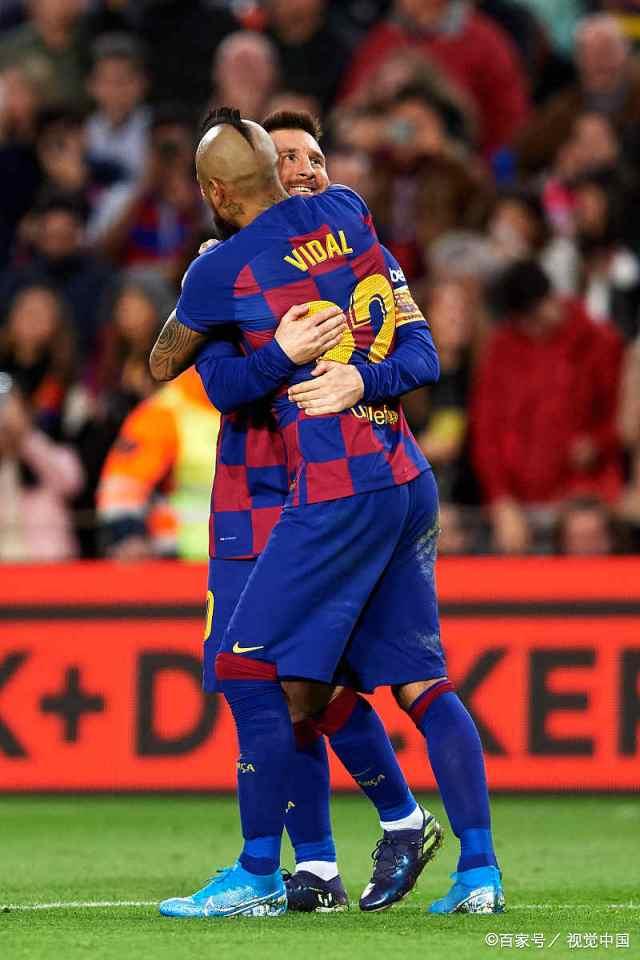 比达尔再发神勇，助巴萨轻松击败对手