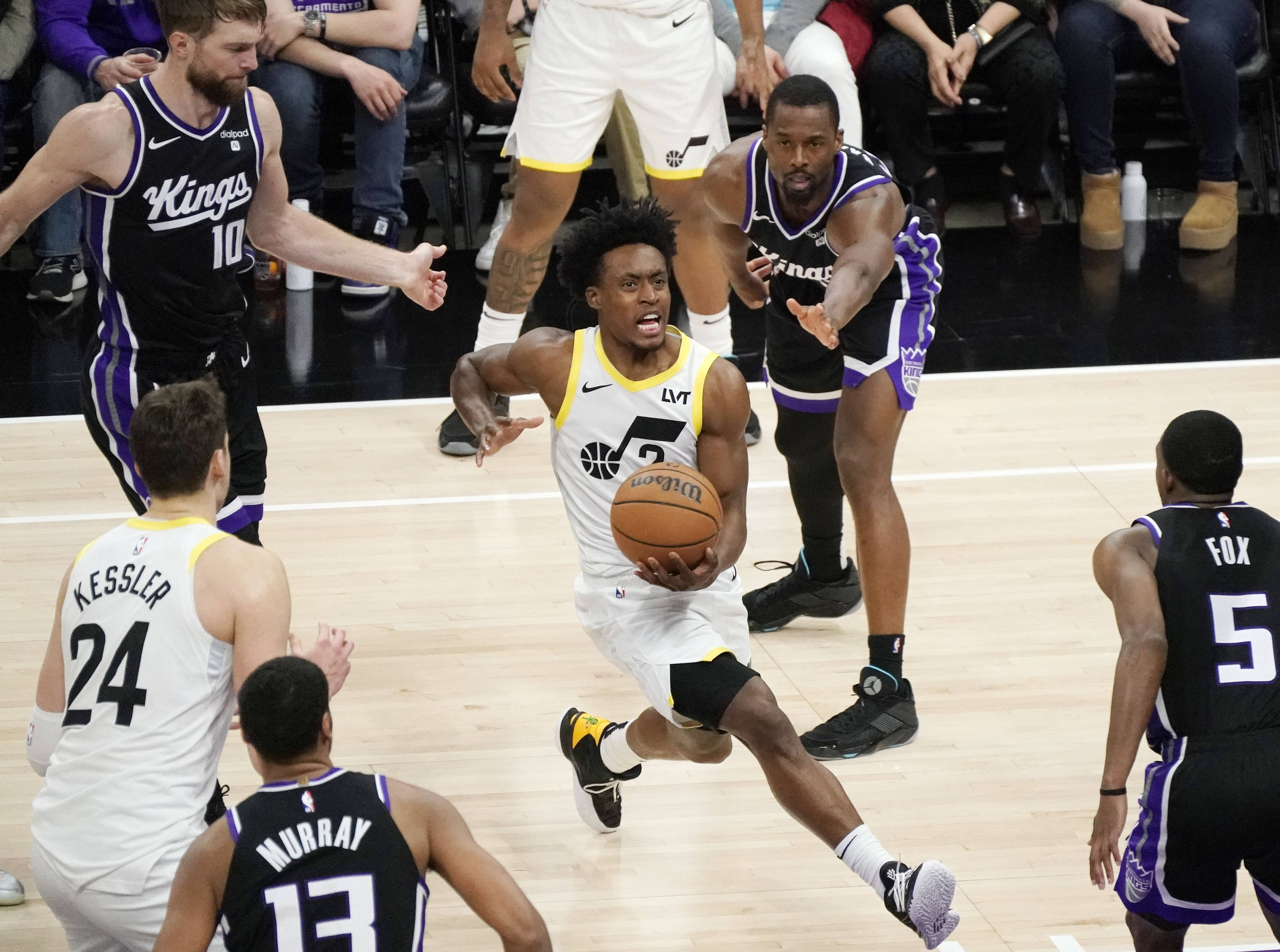 美国篮球职业联赛新赛季拉开帷幕,球迷热情支持的简单介绍 美国篮球职业联赛新赛季拉开帷幕,球迷热情支持的简单介绍