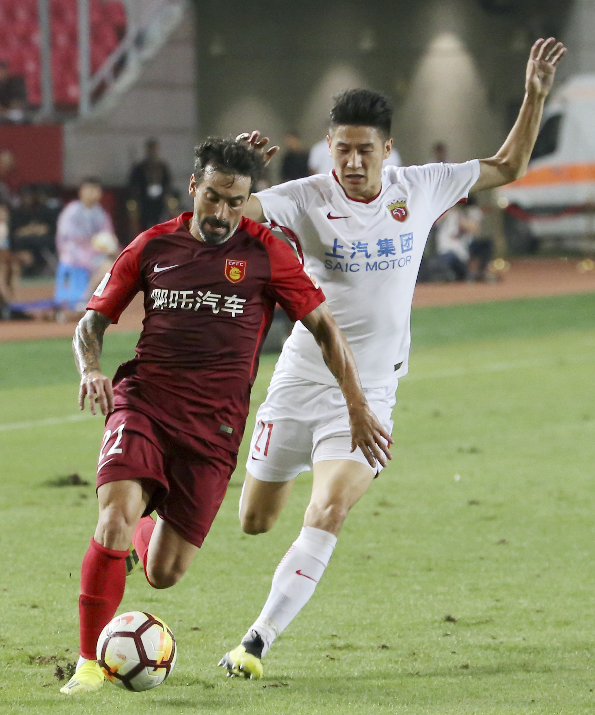 包含河北华夏上海上港激战纪实，华夏占优势的词条