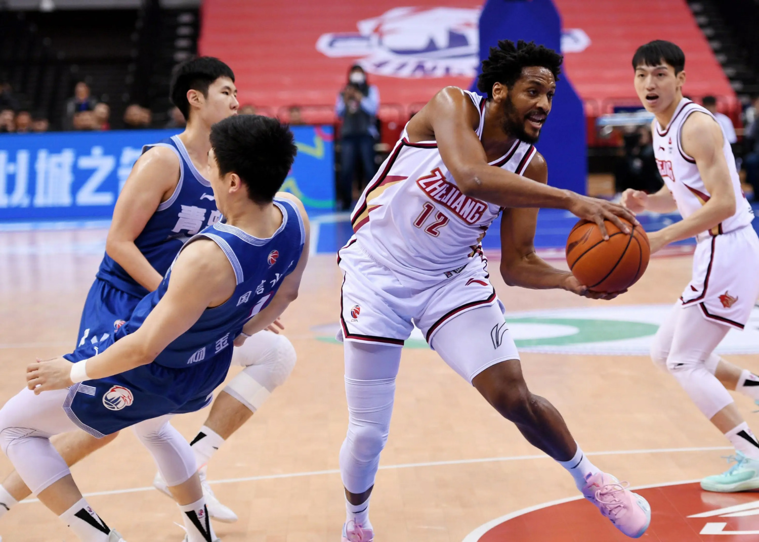 开云体育官方网站-山东队客场力克福建男篮，豪取三连胜