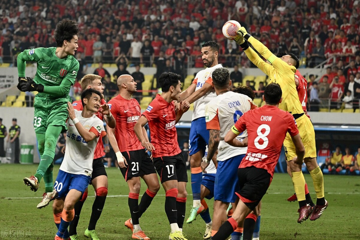 开云体育APP下载-球星对决惊险刺激，全场球迷欢呼不已的简单介绍