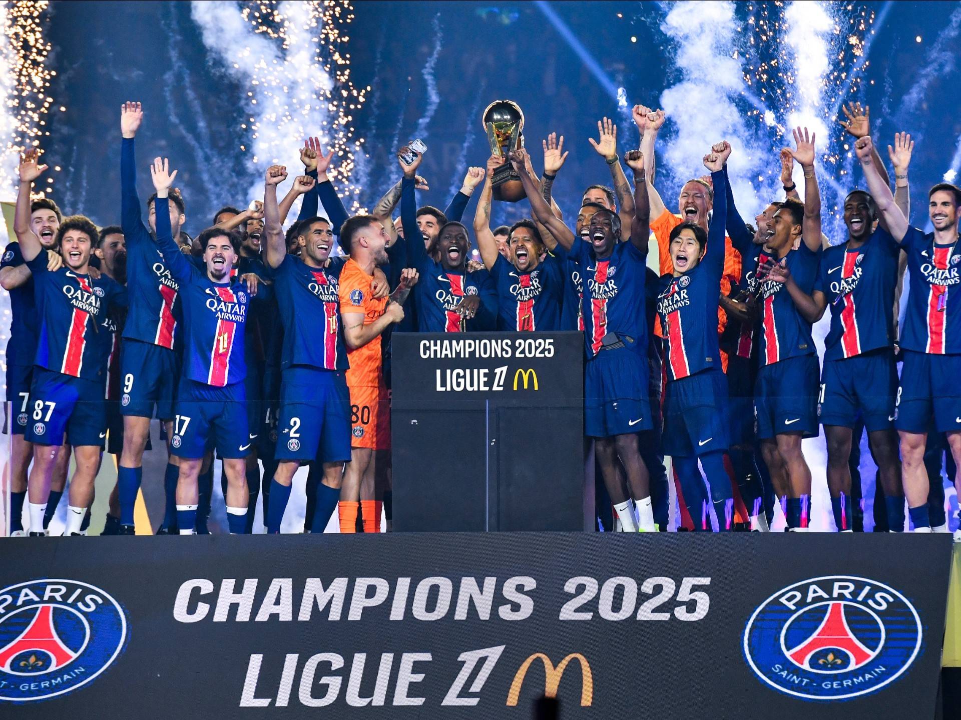 包含国际大赛热火朝天，欧洲盛事引人瞩目的词条