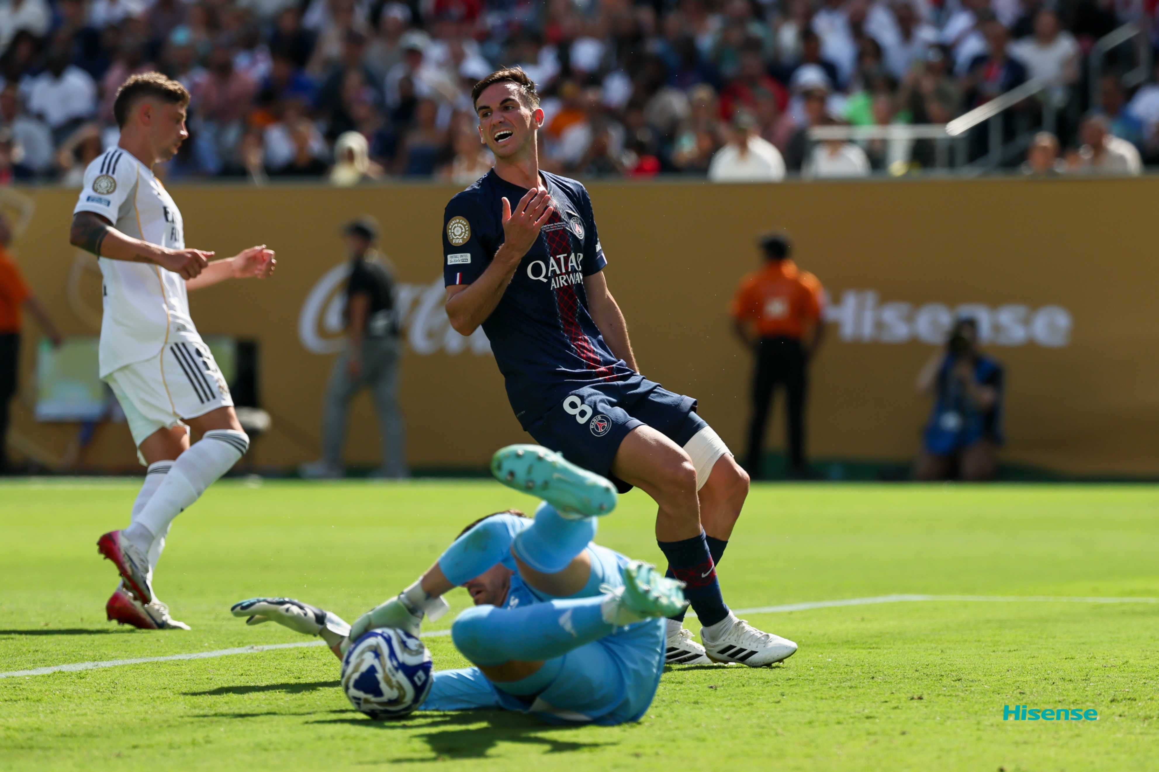 开云APP-包含里昂鏖战皇马，C罗统治全场的词条