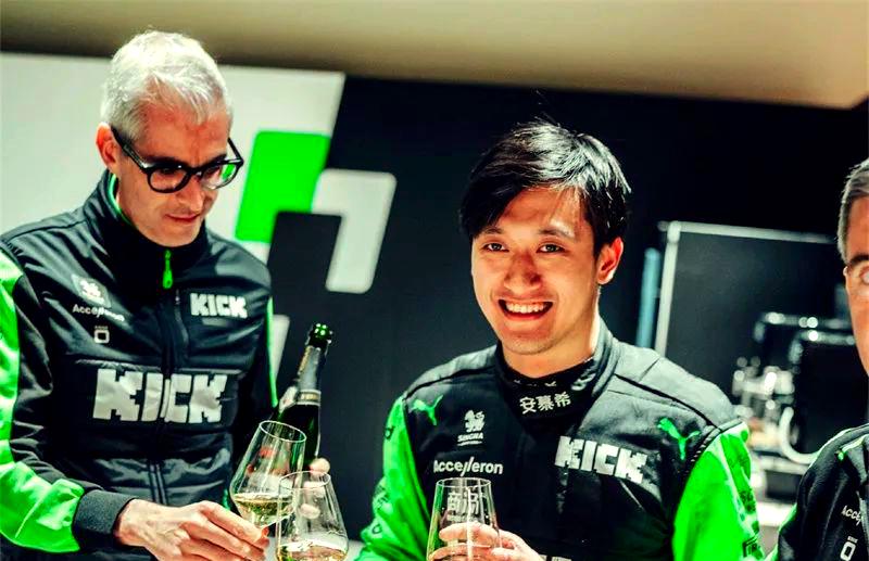 梅赛德斯力克阿斯顿马丁，周冠宇统治全场的简单介绍