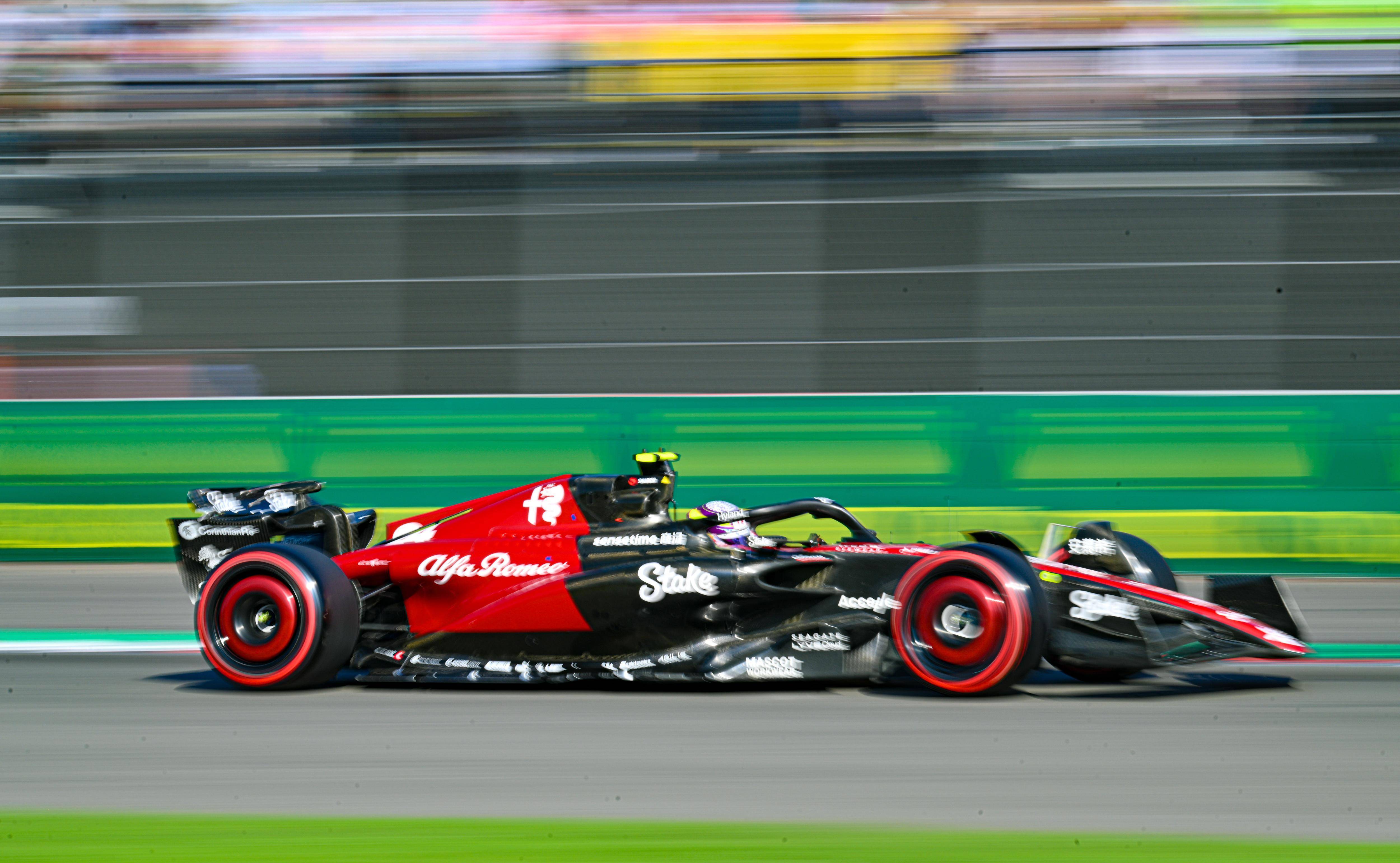 梅赛德斯力克阿斯顿马丁，周冠宇统治全场的简单介绍