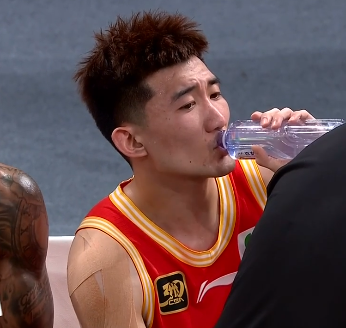 包含热火翻盘北京队，孙铭徽高光表现的词条