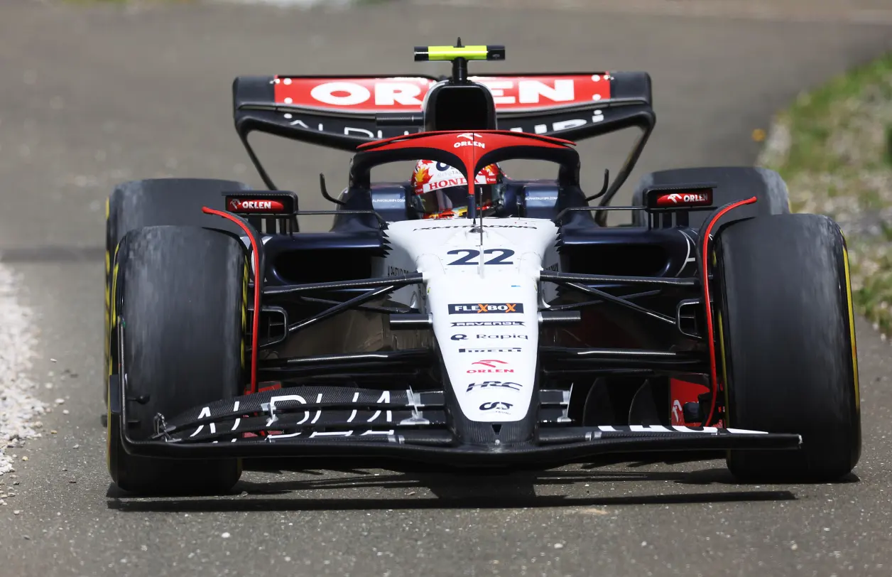 红牛二队碾压哈斯车队，阿隆索统治全场的简单介绍