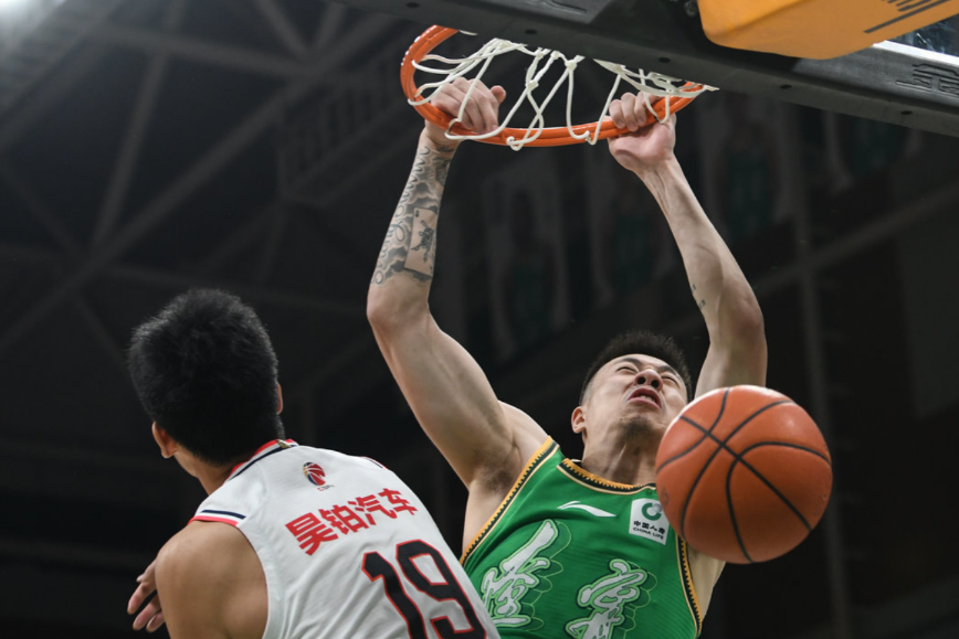 开云体育-广东队险胜湖人，张镇麟关键制胜