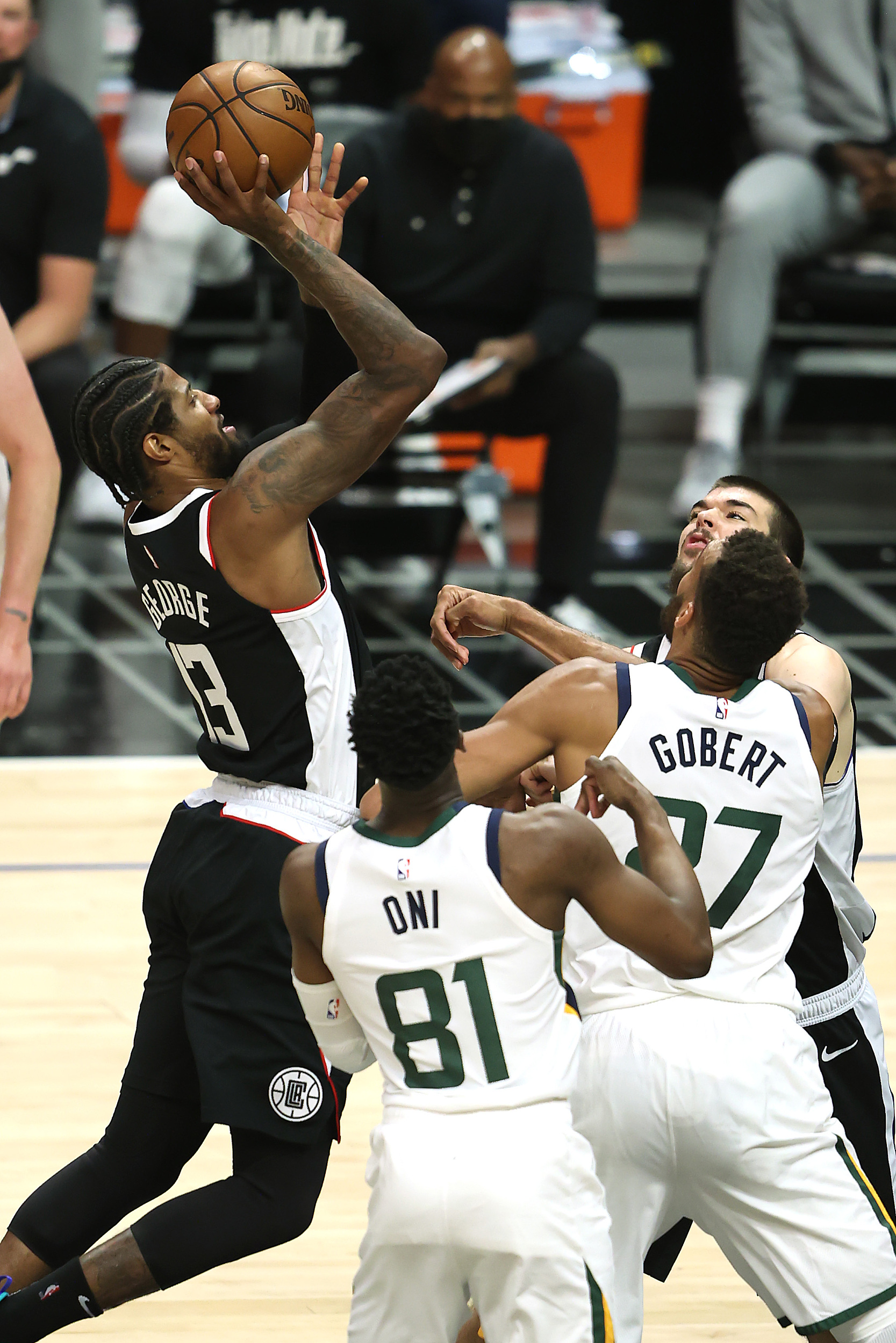 包含勇士逆转浙江队，乔治统治全场的词条