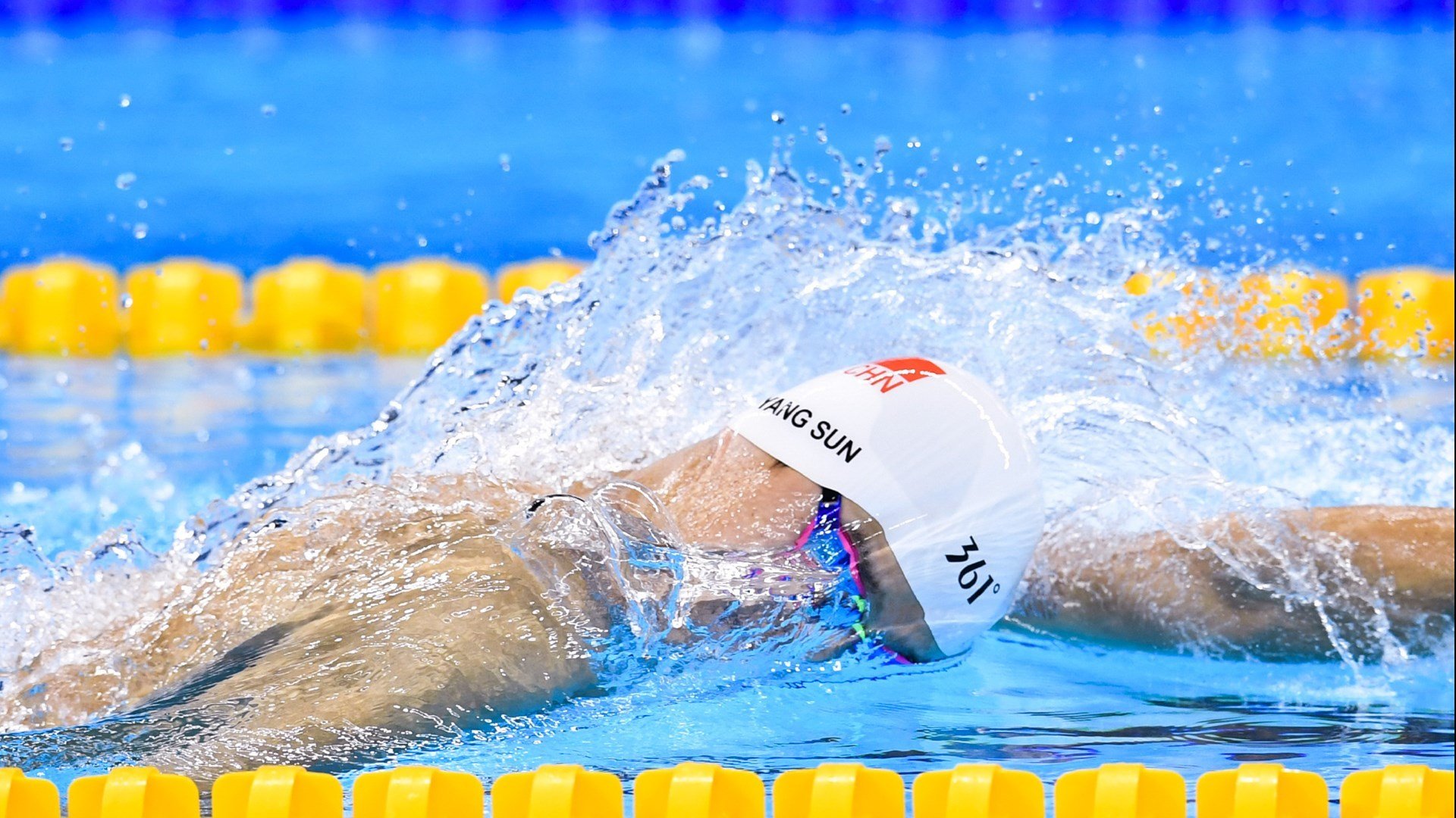 开云体育在线-跨界硬仗，从吉林冰球场到F1赛道，小贾伦的接管哲学