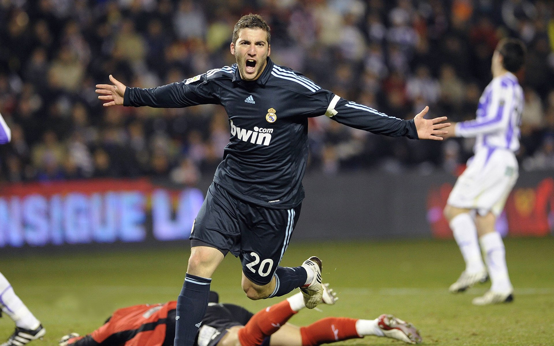 北欧风暴席卷伯纳乌,萨内一锤定音,瑞典式足球哲学如何碾压皇马神话